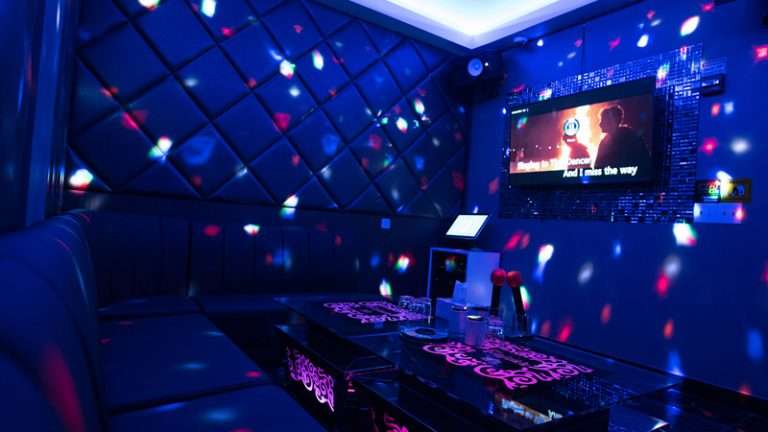 karaoke-room