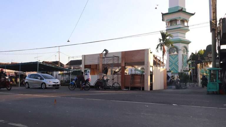 persiapan pos polisi alun alun