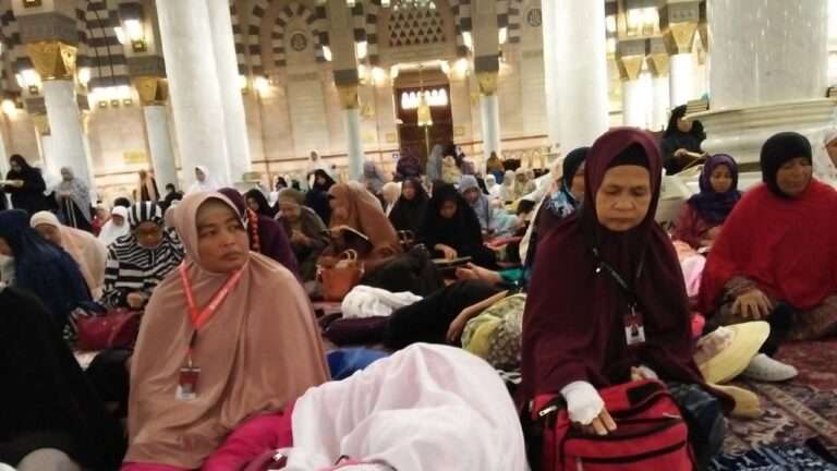 suasana masjid nabawi