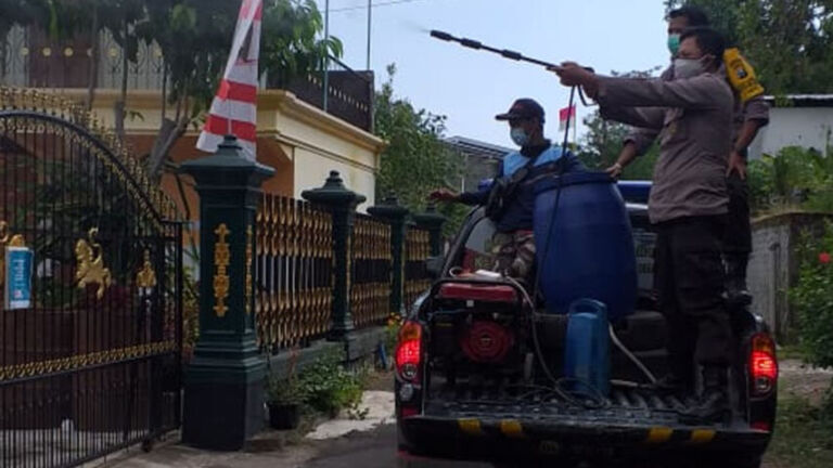 Mobil Diubah Jadi Penyemprot Disinfektan