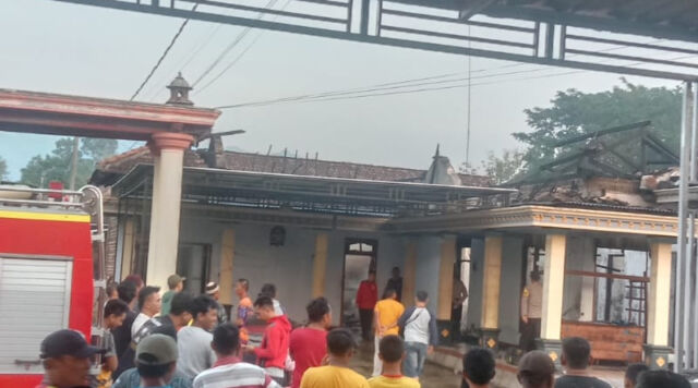 Rumah Mewah di Desa Duri kecamatan Slahung Ponorogo Ludes Terbakar Diduga Korsleting Listrik