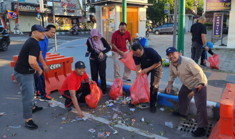 Jumat Bersih, Seluruh OPD Di Ponorogo Kerja Bakti Bersihkan Sampah ...