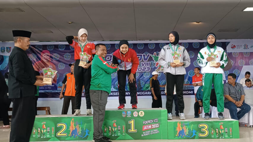 Devi Pandum Arum Sari dari cabor pencak silat mendapat medali emas kelas C Putri.