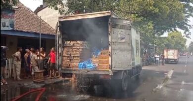 Tangkapan layar vidio truk box terbakar di Tambakbayan.