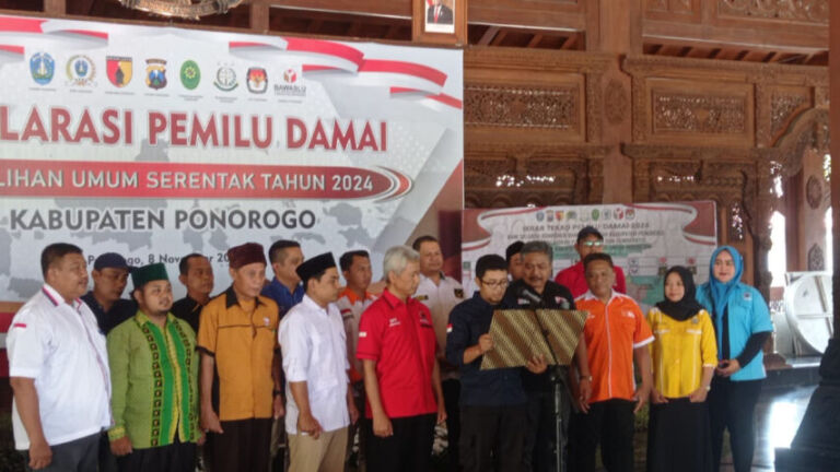 Deklarasi dilakukan di Pendopo Kabupaten Ponorogo dihadiri semua parpol. (Foto/Yudi)