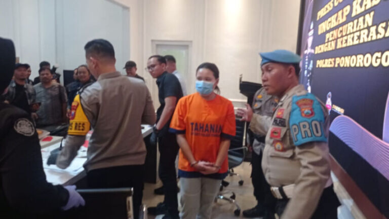 Pekau YN mengenakan baju oranye. Putusan hukuman juga sudah diterima. (Foto/Yudi)