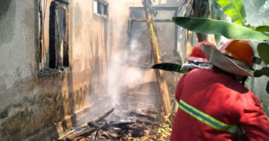 Api berhasil dipadamkan Damkar, tapi kerugian tetap besar