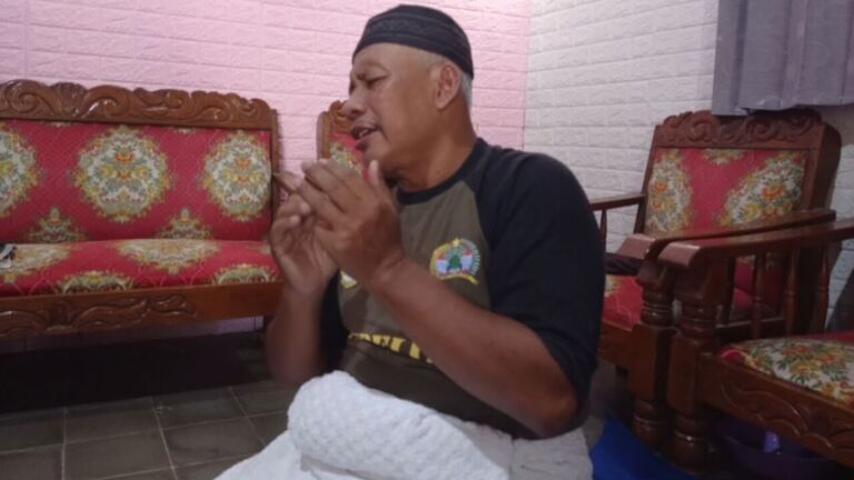 Mbah Tono selalu bersyukur, perjalan hidupnya yang berliku telah mencapai apa yang ia cita-citakan yaitu ibadah haji. (Foto/Yudi)