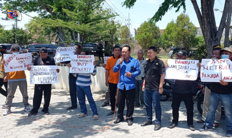 Komunitas Kota Peduli Demokrasi Ponorogo Geruduk Bawaslu, Tuntut Netralitas dan Fair Play