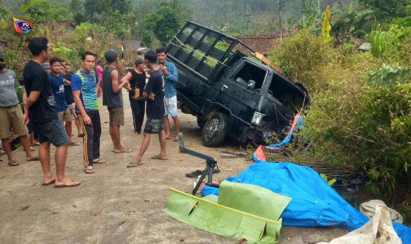 Mobil Pick Up Terperosok ke Dalam Got, Satu Penumpang Meninggal Dunia