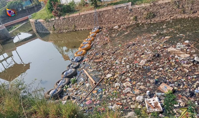 Baru Sepekan Dibersihkan, Sungai Tambak Kemangi Sudah Penuh Dengan Sampah