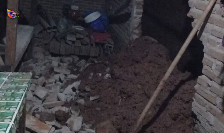 TANAH LONGSOR PULUNGG