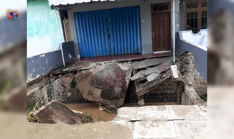 Jembatan Ambrol di Jl. Gatot Subroto, Milik Perorangan