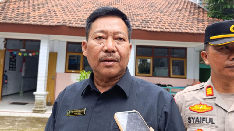 Dwi Agus Prayitno, Ketua DPRD Ponorogo ketika dimintai keterangan terkait PMK yang semakin meluas. (Foto/Gema Surya FM)