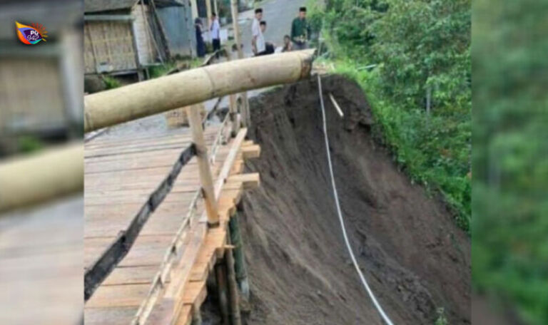 Tangkapan layar dari vidio yang menampilkan ambrolnya jalan Wates - Wagir Lor.