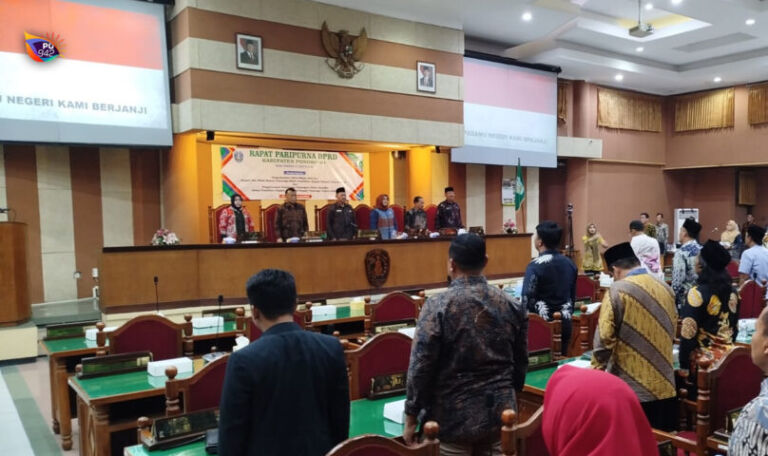 Ahad malam, 9 Februari 2025, DPRD menggelar rapat paripurna terkait usulan pelantikan kepala daerah terpilih. (Gema Surya/Yudi)