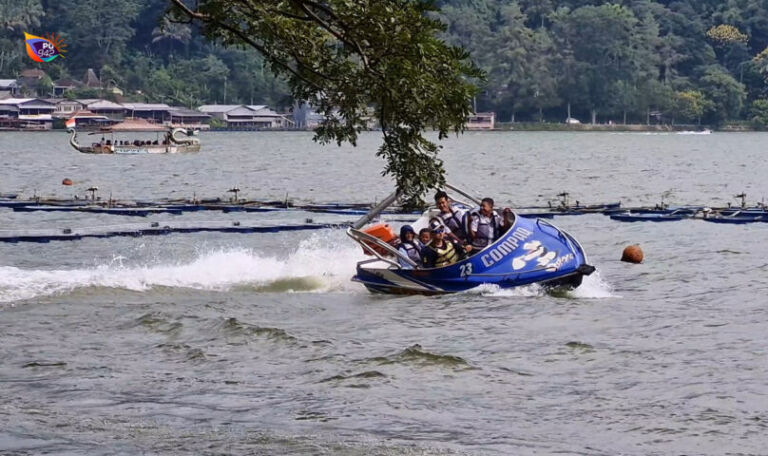 Telaga Ngebel masih jadi favorit dan menjadi salah satu penyunbang PAD untuk destinasi wisata di Ponorogo. (Gema Surya/Yudi)