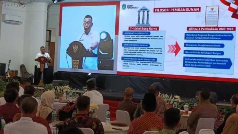 Bertempat di Gedung Sasana Praja, Kang Giri Bupati Ponorogo menyampaikan program-program salah satunya adalah rencana membangun bukit Khotmil Quran. (Gema Surya/Yudi)