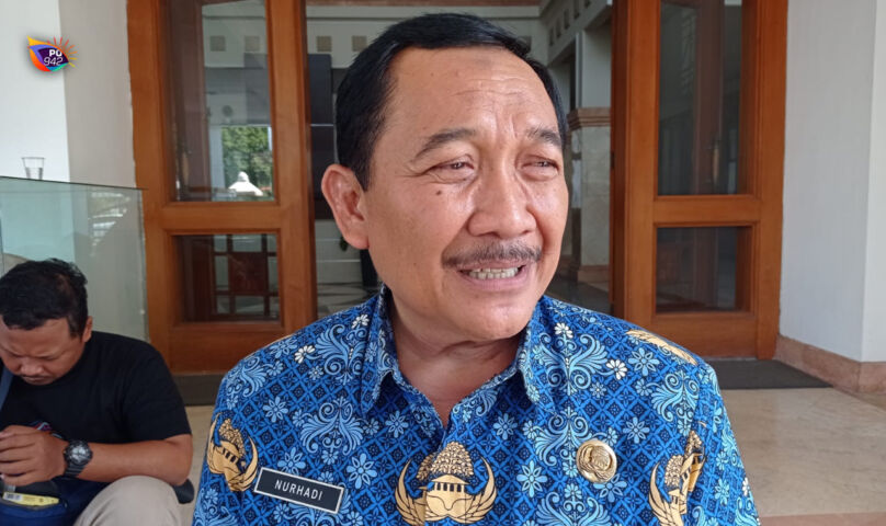 Nurhadi Hanuri, Kepala Dinas Pendidikan Ponorogo menerangkan jumlah prosentase jalur zonasi yang berubah untuk tahun ajaran 2025/2026. (Gema Surya/Yudi)