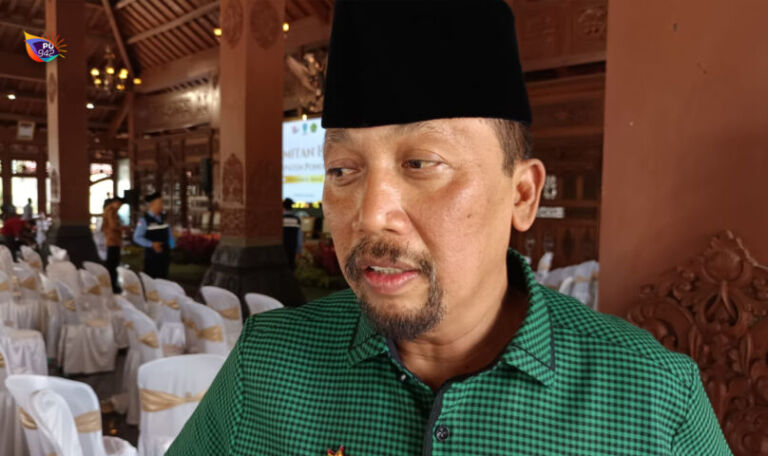 Agus Pramono, Sekda Ponorogo ketika dimintai keterangan terkait Sekolah Rakyat di Ponorogo. (Dok. Gema Surya)