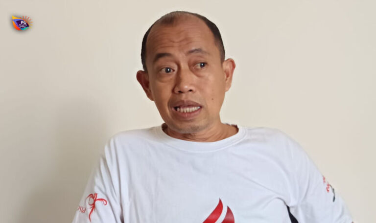 Arief Effendi, Plt Kepala Dinas Sosial P3A, ketika dimintai keterangan terkait perkembangan sekolah rakyat di Ponorogo. (Gema Surya/Yudi)