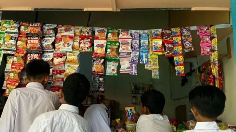 Ilustrasi suasan kantin sekolah pada waktu istirahat (ANTARA/Luthfia Miranda Putri)