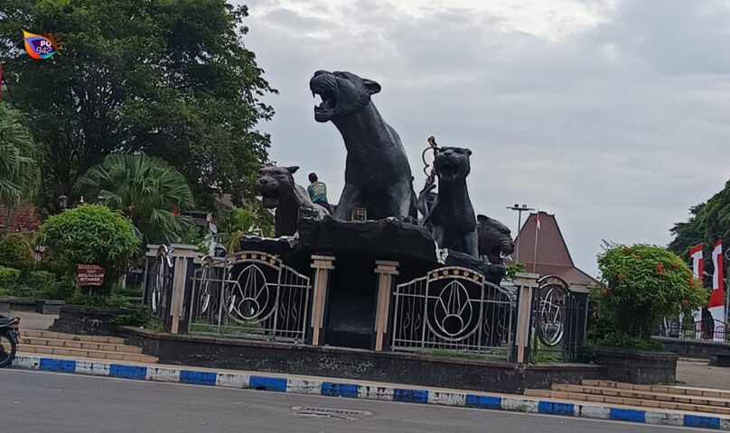patung macan