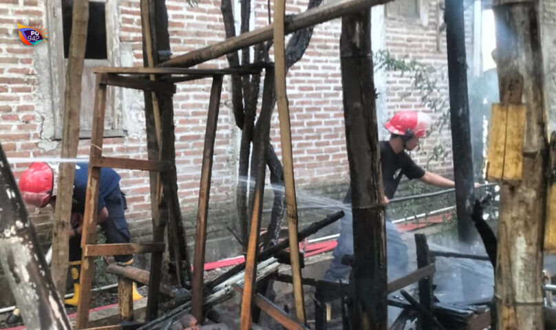 Api berhasil dilokalisir Damkar dalam waktu satu jam. (Foto/Damkar Satpol PP)