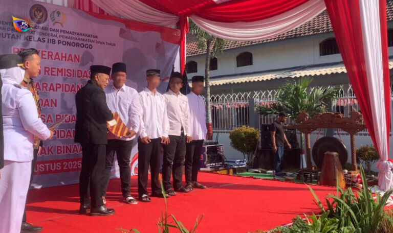 Remisi di Hari Kemerdekaan RI didapatkan beberapa penghuni lapas rutan kelas IIB Ponorogo. (Gema Surya/Yudi)