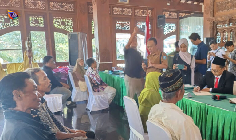 Mulai pagi hari, pendopo kabupaten sudah dipenuhi calon pasangan suami istri yang mengikuti sidang isbat. (Gema Surya/Yudi)