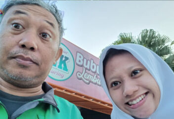 Arief ber-selfie ria dengan putri keduanya Afani Naura yang berhasil masuk kedokteran UMY.