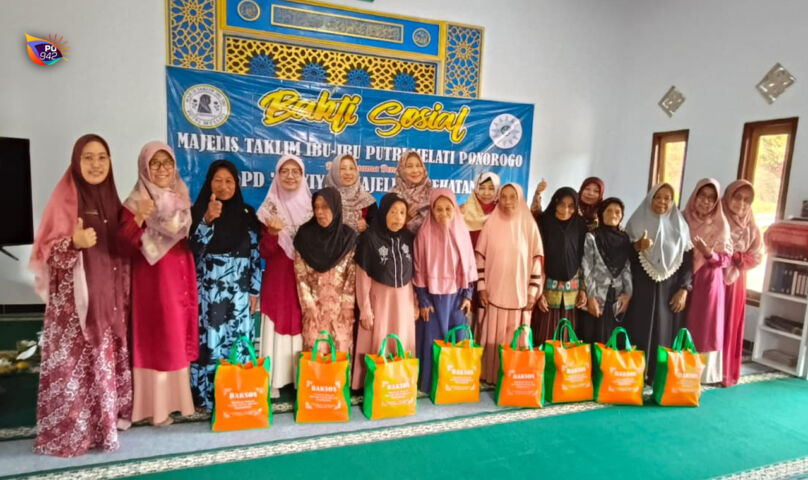 Ratusan paket sembako dan pakaian pantas disalurkan Putri Melati di Desa Mrayan, Ngrayun. (Foto/Dok. Putri Melati)