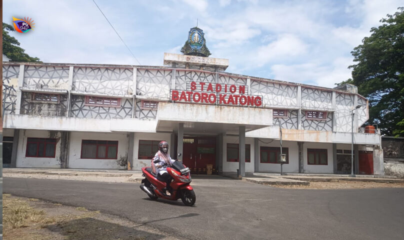 STADION BATORO KATONG