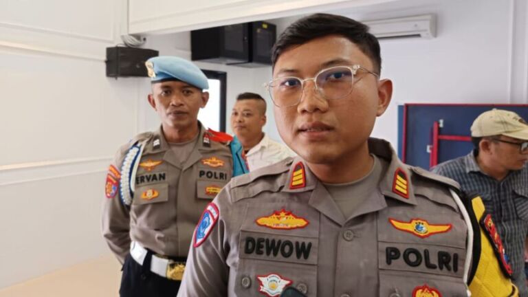Kasat Lantas Polres Ponorogo, AKP Dewo Wishnu Setya Kusuma dalam keterangannya kepada Gema Surya terkait knalpot brong dan keamanan di malam pergantian tahun. (Gema Surya/Yudi)