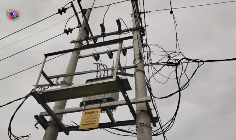 Pelaku pencurian sangat paham seluk beluk kelistrikan. Kerugian akibat kejadian ini Rp 10 juta lebih. (Foto/Kiriman Arif)