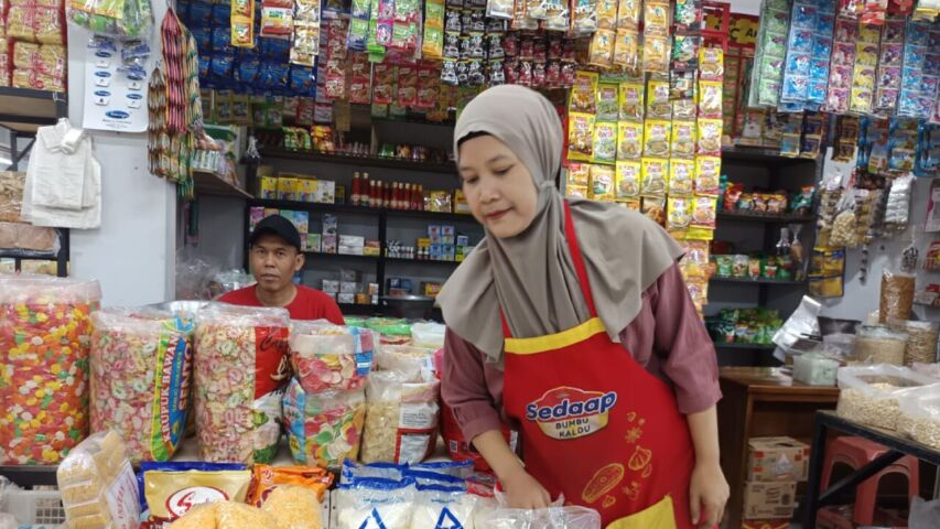 Harga minyak goreng baru terasa ikut naik, kabarnya imbas ketegangan timur tengah yang masih berlansung. (Gema Surya/Yudi)