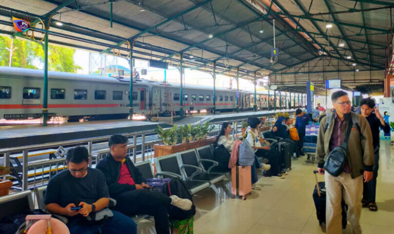 Libur Idul Adha 2026, KAI Daop 7 Layani 65 Ribu Penumpang (Foto: Tohari Humas KAI Madiun)