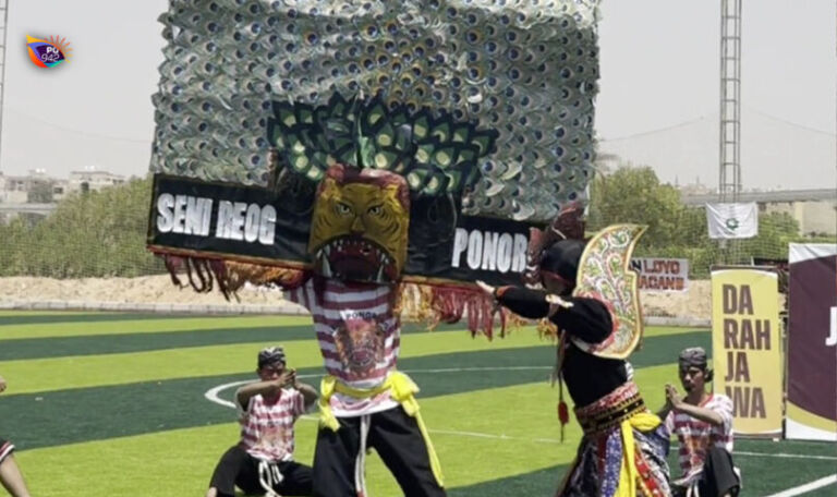 penampilan reog kardus di mesir