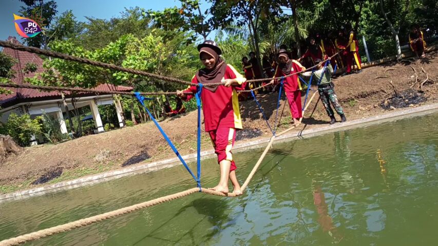 aktivitas outbond di taman kehati (foto: Sapto)