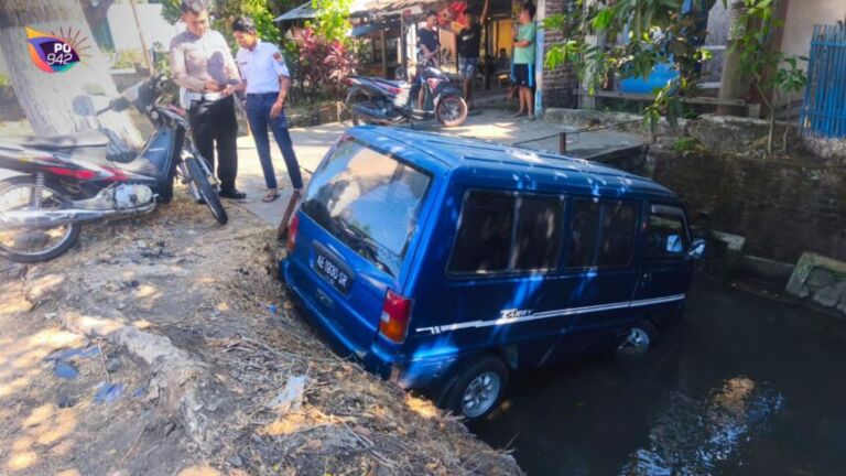 Kecelakan Kendaraan Beruntun Pengendara Motor Meninggal Dunia (Foto: Iptu Abdul Chollik)