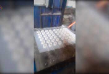 proses pembuatan krupuk (foto: Hadi)