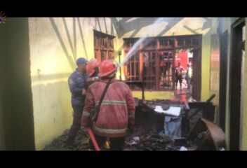 Rumah Terbakar di Ngunut Babadan (Foto: Salpol PP dan Damkar)