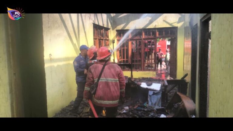 Rumah Terbakar di Ngunut Babadan (Foto: Salpol PP dan Damkar)