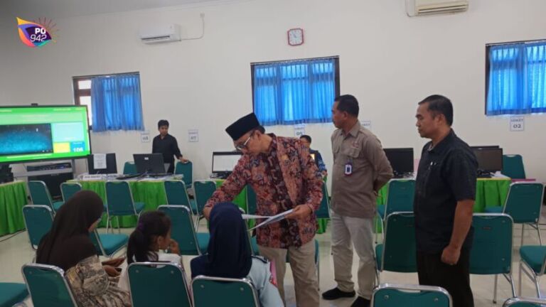 kunjungan suli daim ke sman 1 ponorogo (foto: Yudi)