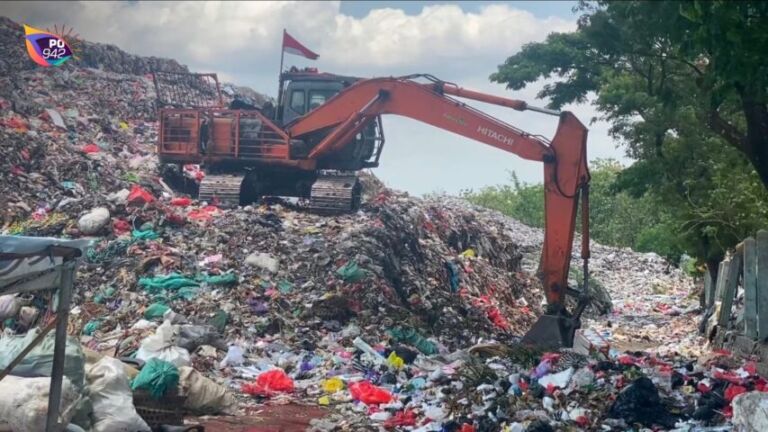 foto gunungan TPA Mrican (foto: Yudi)