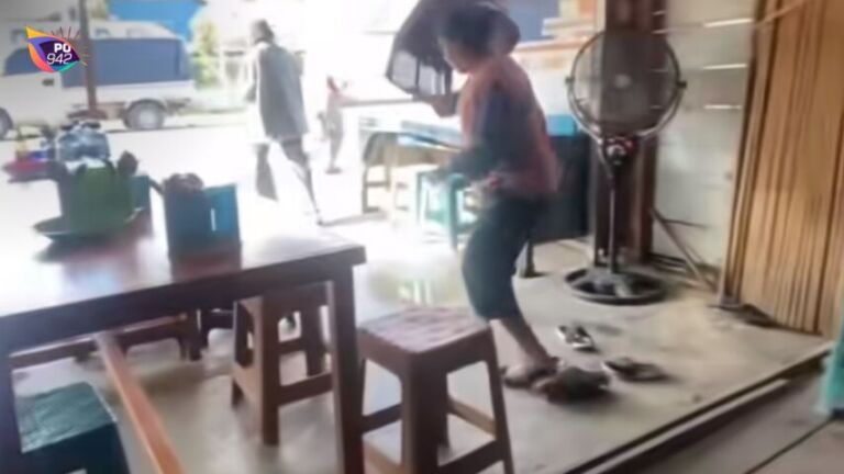 tangkapan layar dari kejadian amukan warga kepada tim densus di salah satu daerah (foto: Istimewa)