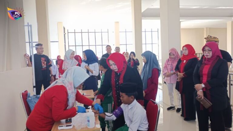 76 Siswa Sekolah Rakyat Melakukan Cek Kesehatan Sebelum Masuk Asrama (Foto: Yudi)