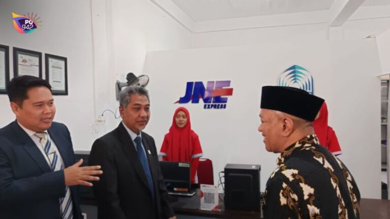 Mahasiswa JNE Dekatkan Layanan Logistik di UNIDA (Foto: Yudi)