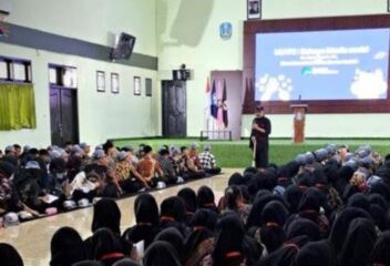 MPLS, Dinas Kominfo dan Statistik Ponorogo Ajak Pelajar Jadi Netizen Cerdas (Foto: Istimewa)