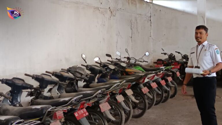 Pemkab Ponorogo Lelang kendaraan Dinas (Foto: Yudi)